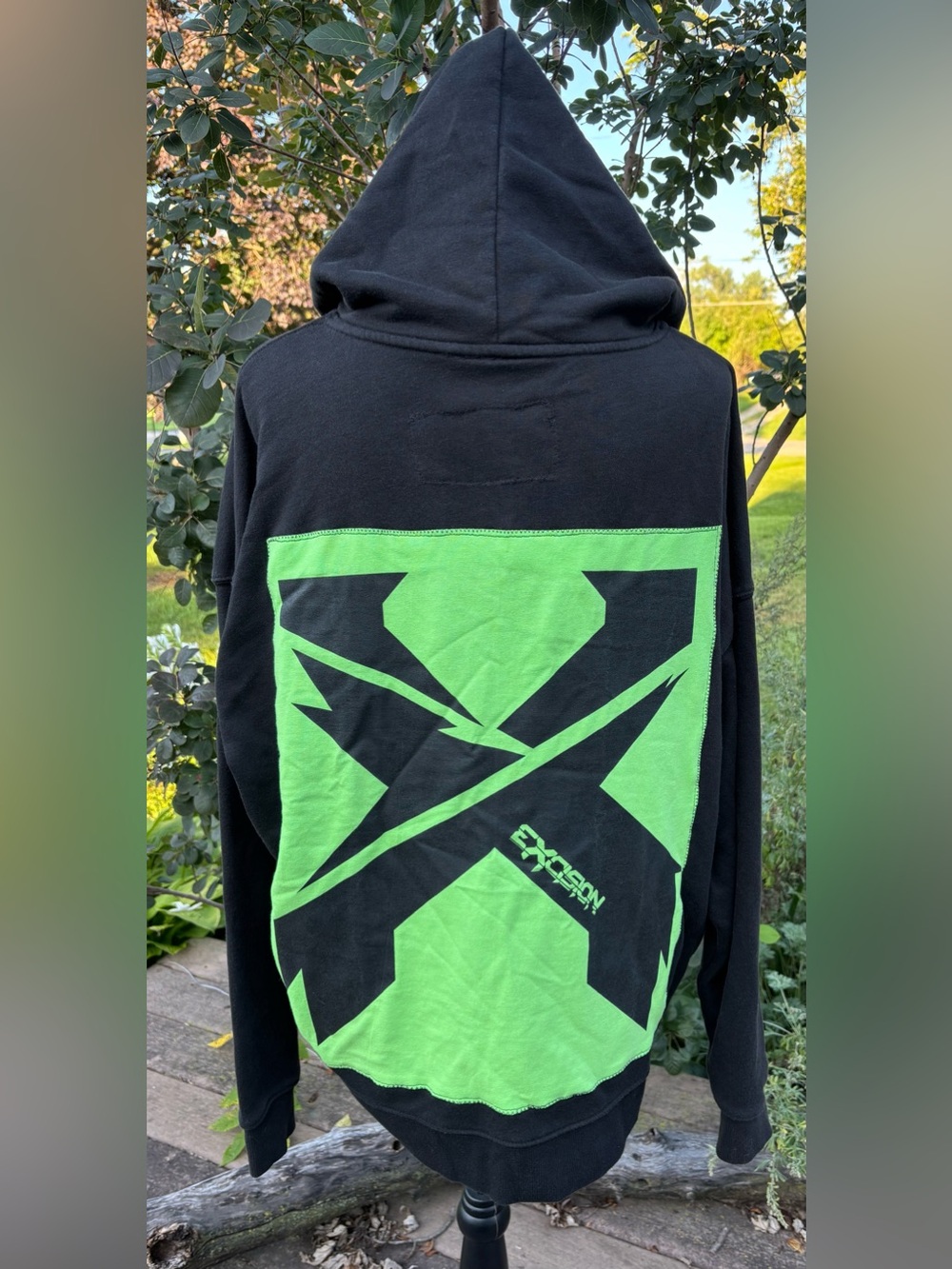 Excision size large zip up hoody